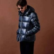 波兰产，日本时尚品牌 Tatras Belbo 男士连帽亮面羽绒服