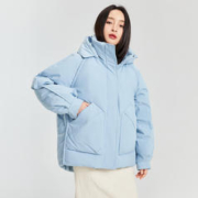 雪中飞 女式连帽短款羽绒服实用大口袋纯色面料防风御寒秋冬保暖外套女