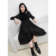 补贴购：CHIU·SHUI 秋水伊人 2023秋装收腰显瘦设计感针织连衣裙女露肩高腰中长款小黑裙子