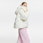 SIERLI.COLLECTION 斯尔丽 2023新款简约纯色系加厚女式短款宽松连帽蓄暖加厚面包羽绒服