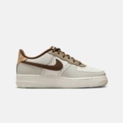 NIKE 耐克 官方NIKE AIR FORCE 1 LV8 大童运动童鞋 FV3702