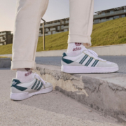 30日20点：adidas 阿迪达斯 面包鞋 三叶草COURTIC 男女经典运动板鞋