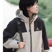 骆驼 情侣款三合一冲锋衣