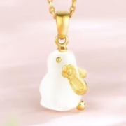 京东PLUS：六福珠宝 足金和田玉兔子挂坠 总重约1.81克 HMA1TBP0005