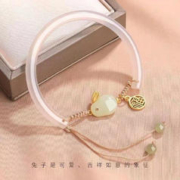 仿和田玉玉兔手链女冰种钰石送女友兔子镯子精美礼物兔年礼 半镯绿珠玉兔手镯