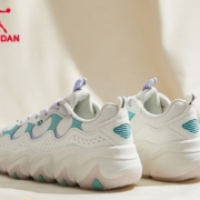 QIAODAN 乔丹 女款运动休闲鞋