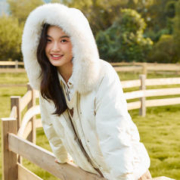 26日10点：PRICH 时尚短款连帽保暖毛领刺绣廓形羽绒服外套女
