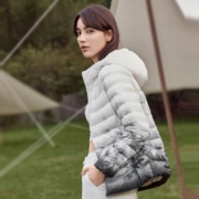 京东百亿补贴：BOSIDENG 波司登 女士短款羽绒服  粉色渐变9C88 175/96A体重约130-140斤