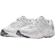 京东百亿补贴:耐克【滔搏运动】Nike男子NIKE ZOOM VOMERO 5 SP板鞋/复刻鞋 BV1358-001 42