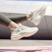 361° 柔步2.0 女款运动休闲鞋 682332240