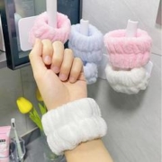 4.9元 洗脸手腕带一对装