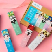 云南白药牙膏 国粹套装5支装共500克+牙刷*2