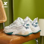 XTEP 特步 新世代面包鞋男鞋2023秋季新款皮面休闲鞋厚底45度软底运动鞋