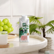 伊利 金典有机脱脂梦幻盖纯牛奶250ml*10盒/箱*2箱