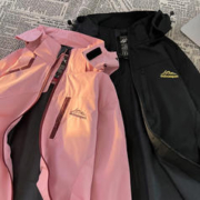 QGF 防风冲锋衣外套女春秋季户外防水连帽美式夹克运动宽松长袖上衣服 粉红色 L