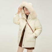雪中飞 女式短款廓形羽绒服2023秋冬新款年轻小香风外套