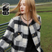 三彩 复古格纹毛呢外套女 D384Q1002D2096