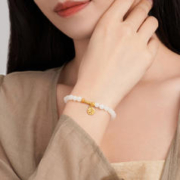 周大生 黄金镶玉和田白玉手串女足金福字牌手链硬金送女友妈妈圣诞