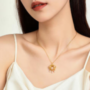 周大生 黄金锁包女桃花如意锁足金珍珠平安锁蜜粉金吊坠送女生礼物