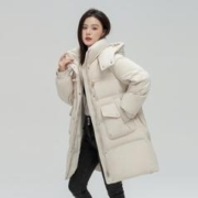 雪中飞 女式羽绒服2023秋冬新款精致牛角扣大口袋外套