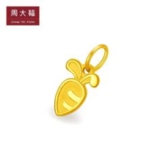 周大福 兔年生肖系列兔耳胡萝卜足金黄金吊坠计价EOF927