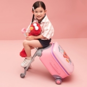 90分 x 芝麻街「The 90s」主题联名系列儿童旅行箱溜娃车20英寸玫瑰粉