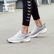 鸿星尔克（ERKE）【奇弹3.0】跑步鞋男网面透气防滑减震轻便软底回弹运动鞋男鞋子 正白/正黑 42