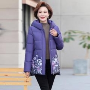 雪中飞 女式中老年羽绒服印花简约大方连帽防风保暖外套女