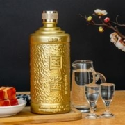 贵州国酱金色仿皮箱酱香型白酒