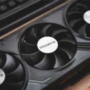 京东百亿补贴:技嘉（GIGABYTE）魔鹰 GeForce RTX 4070显卡 Gaming OC 12G 电竞游戏设计电脑独立显卡2K/4K