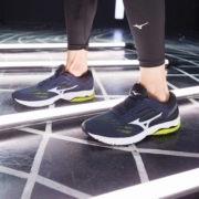 美津浓（MIZUNO）【WAVE STREAM2】男子运动鞋网面透气跑鞋减震耐磨跑步鞋 20/蓝色/绿色/白色 42.5
