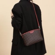 七匹狼 高级感老花单肩小方包信封包大容量手机包斜挎女包包