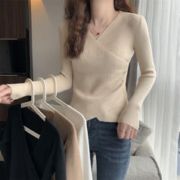FOURDATRY 2023新款交叉v领打底衫针织设计感洋气内女秋季搭短款长袖不规则