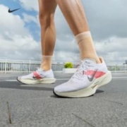 NIKE 耐克 竞速碳板鞋VAPORFLY NEXT%3 男子马拉松跑步鞋FD6556-100