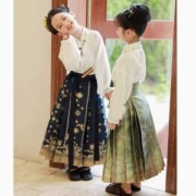 十三余 2023冬新款女童汉服万松花信长款马面裙（100~150码） 3色