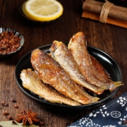 Plus会员:华味亨香酥小黄鱼98g/袋舟山海味即食鲜卤多汁小鱼干仔休闲零食