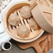plus会员:三全快厨 猪肉灌汤小笼包288g 12只