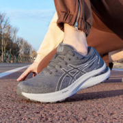 ASICS 亚瑟士 男鞋23新款KAYANO运动鞋舒适缓震跑步鞋1011B470-021