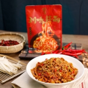 plus会员、需首购:饭爷 川味麻辣拌面 275g