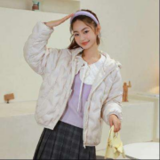 乐町 连帽压印轻薄羽绒服