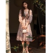 谜秀 茶歇碎花连衣裙女高级感2023春秋季新款海边度假雪纺粉色裙子