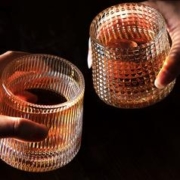 LOVWISH 乐唯诗 玻璃杯家用创意摇摇啤酒杯水杯旋转解压洋酒杯子威士忌酒杯INS风 旋转杯
