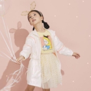 [2件3折价:90]moomoo童装女童外套春季新款爱丽丝风衣女中童外套