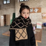 QIANZIJIAOMEI 千姿娇媚 复古个性气质女冬季保暖学生长款围百搭 黑咖色