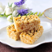 徐福记沙琪玛饼干蛋糕萨其马早餐食品下午茶点心糕点肉松坚果棒休闲零食 松软鸡蛋味沙琪玛 526g