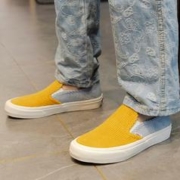 VANS 范斯 88vip：VANS 范斯 复古一脚穿VN0A5HYQA0Q/黄蓝色/灯芯绒鞋面女款