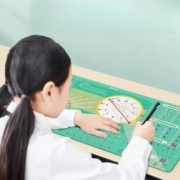 简小知儿童正姿写字垫书写学习桌垫