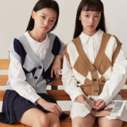 E·LAND 衣恋 Eland衣恋女士优雅撞色V领无袖针织马甲美拉德背心