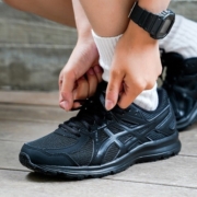 亚瑟士（ASICS）男鞋女鞋 24春季款稳定基础运动鞋GEL慢跑缓冲减震透气马拉松跑鞋 TJG138/黑武士/店长推荐 42码(265mm)