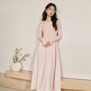 WESTLINK 西遇 长袖针织连衣裙女裙子秋季高级感法式独特修身垂坠感粉色伞裙